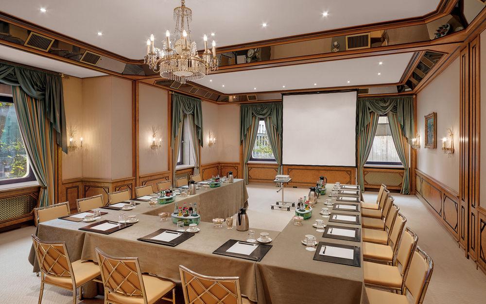 Hotel Koenigshof Мюнхен Екстериор снимка