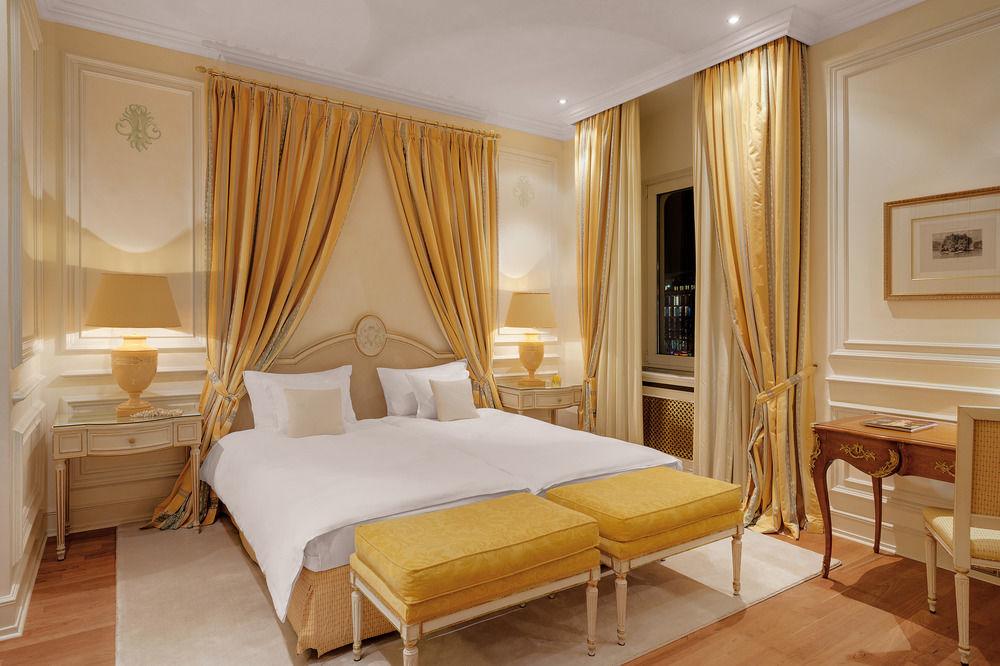Hotel Koenigshof Мюнхен Екстериор снимка