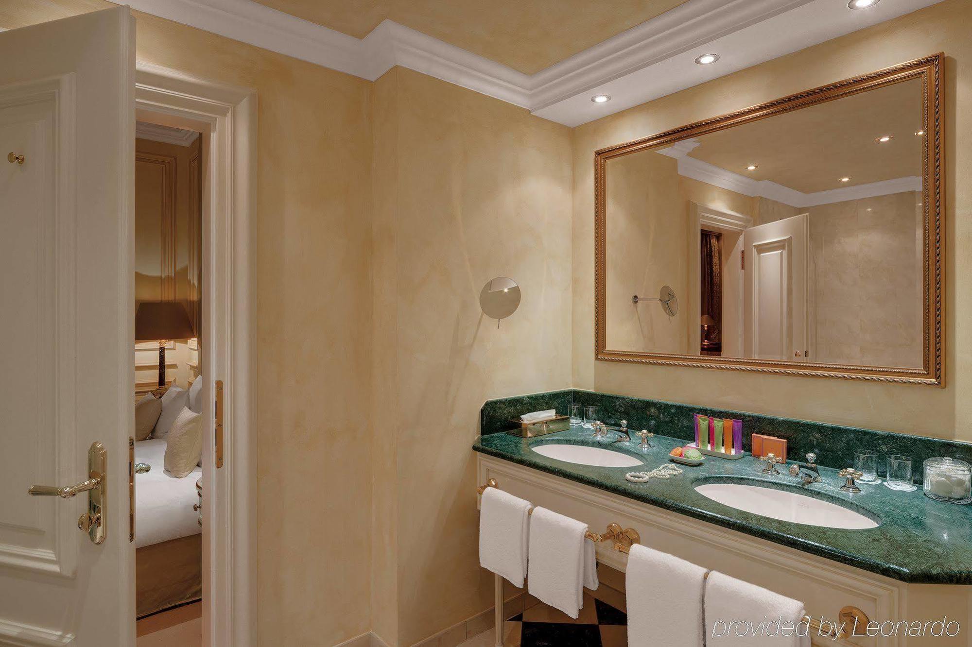 Hotel Koenigshof Мюнхен Стая снимка