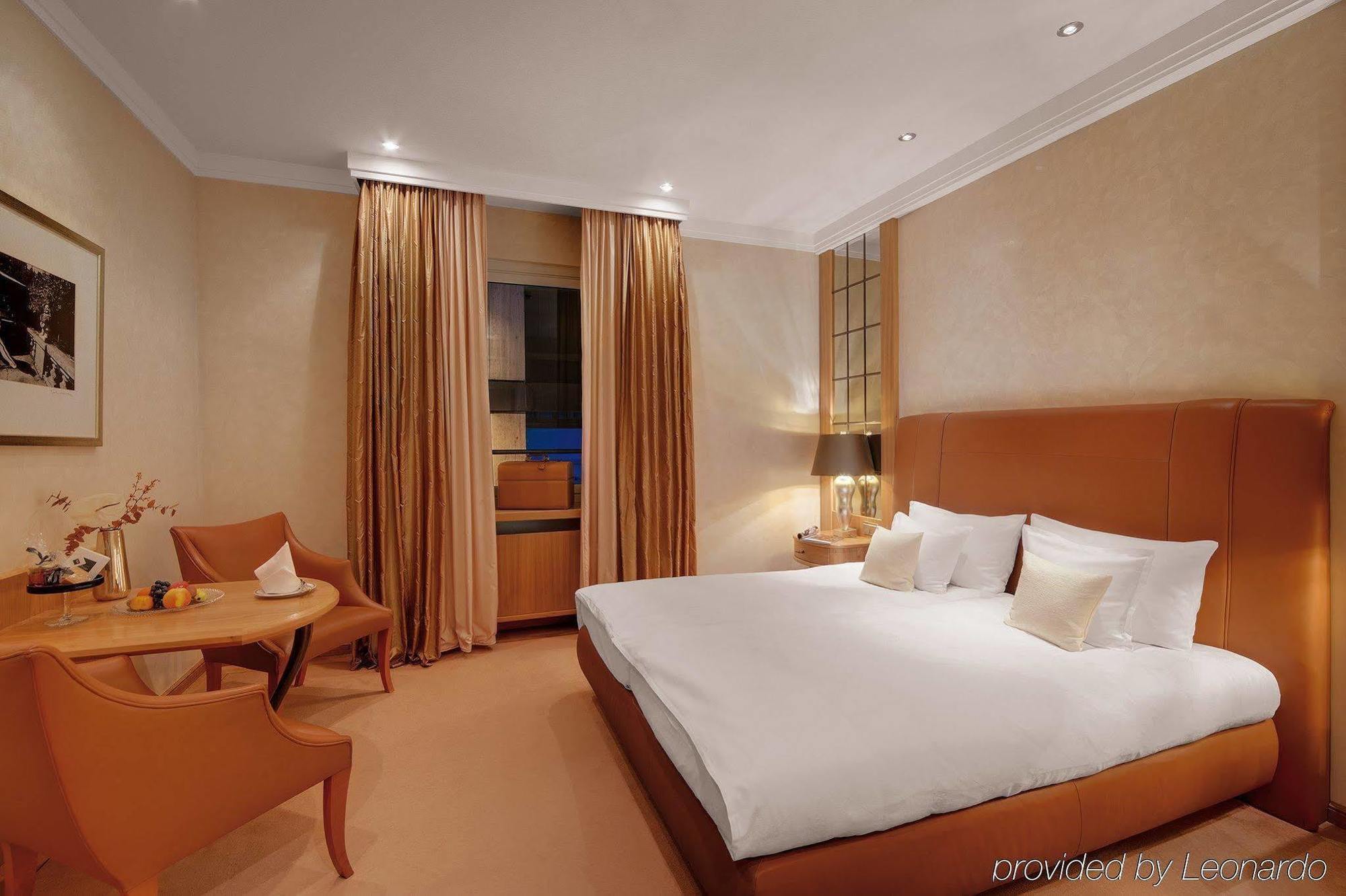 Hotel Koenigshof Мюнхен Стая снимка