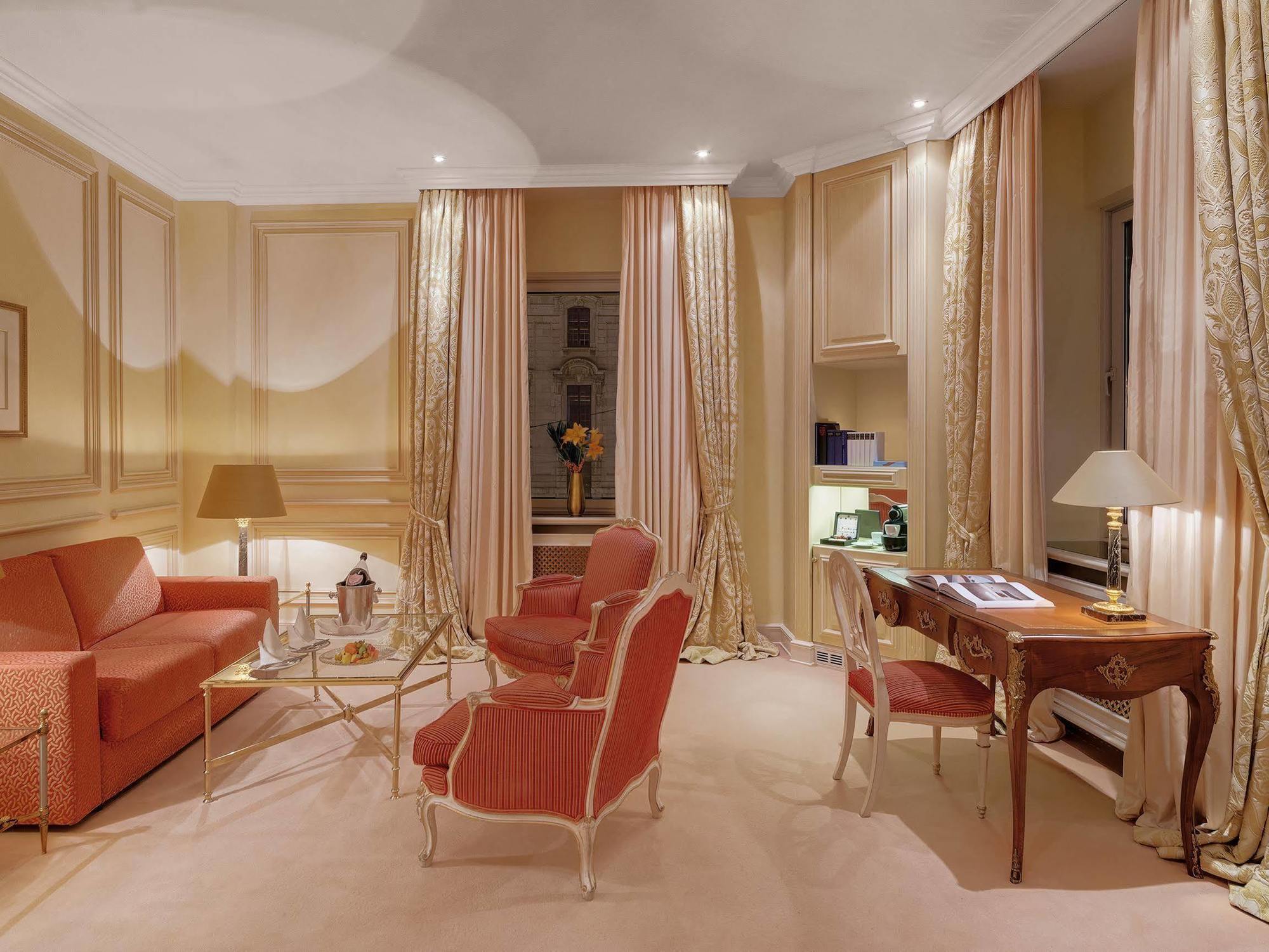 Hotel Koenigshof Мюнхен Екстериор снимка