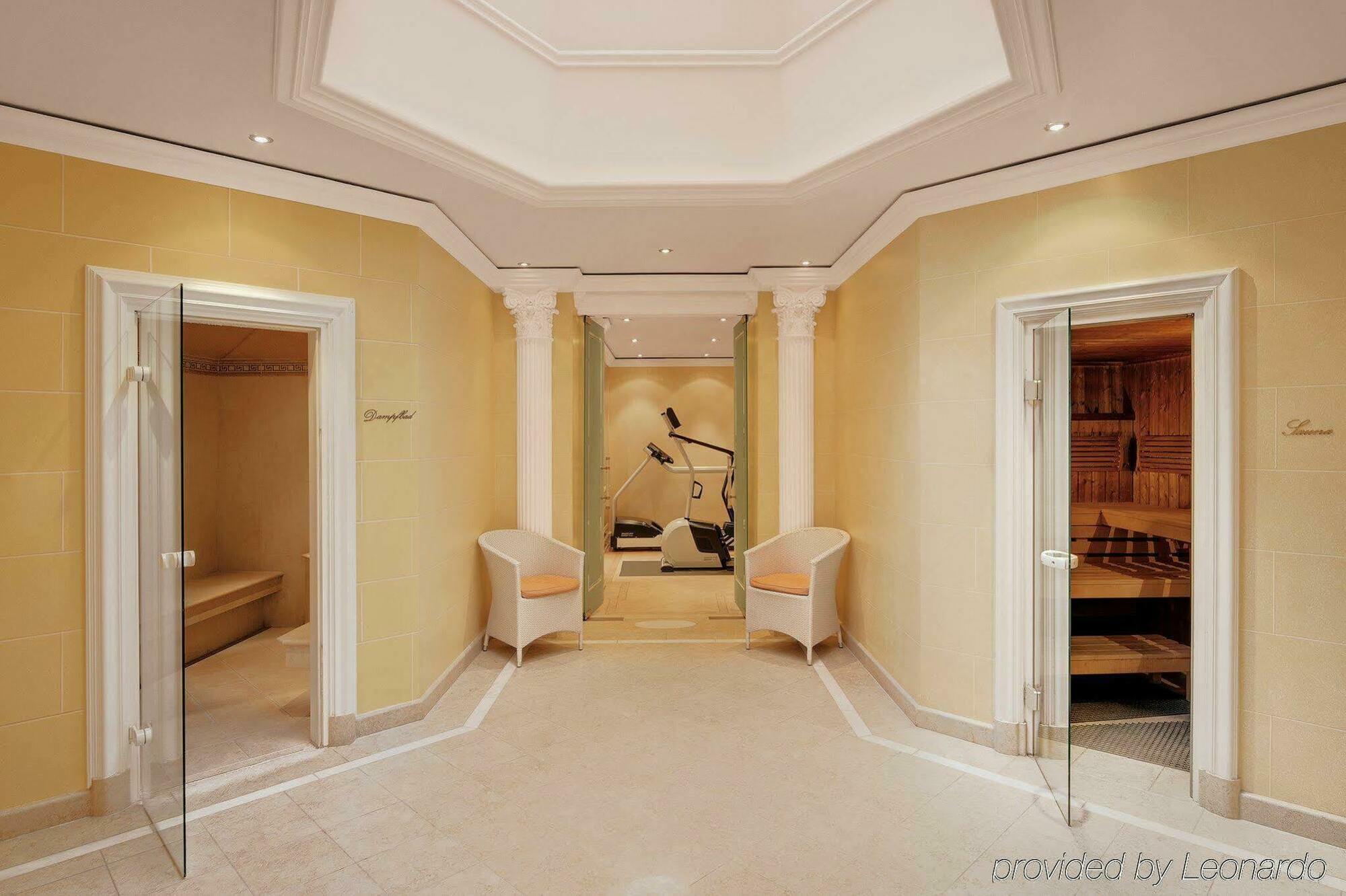 Hotel Koenigshof Мюнхен Екстериор снимка
